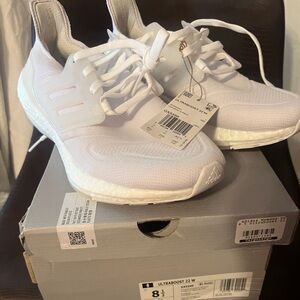 Adidas ultraboost 22 size 8 1/2 brand new